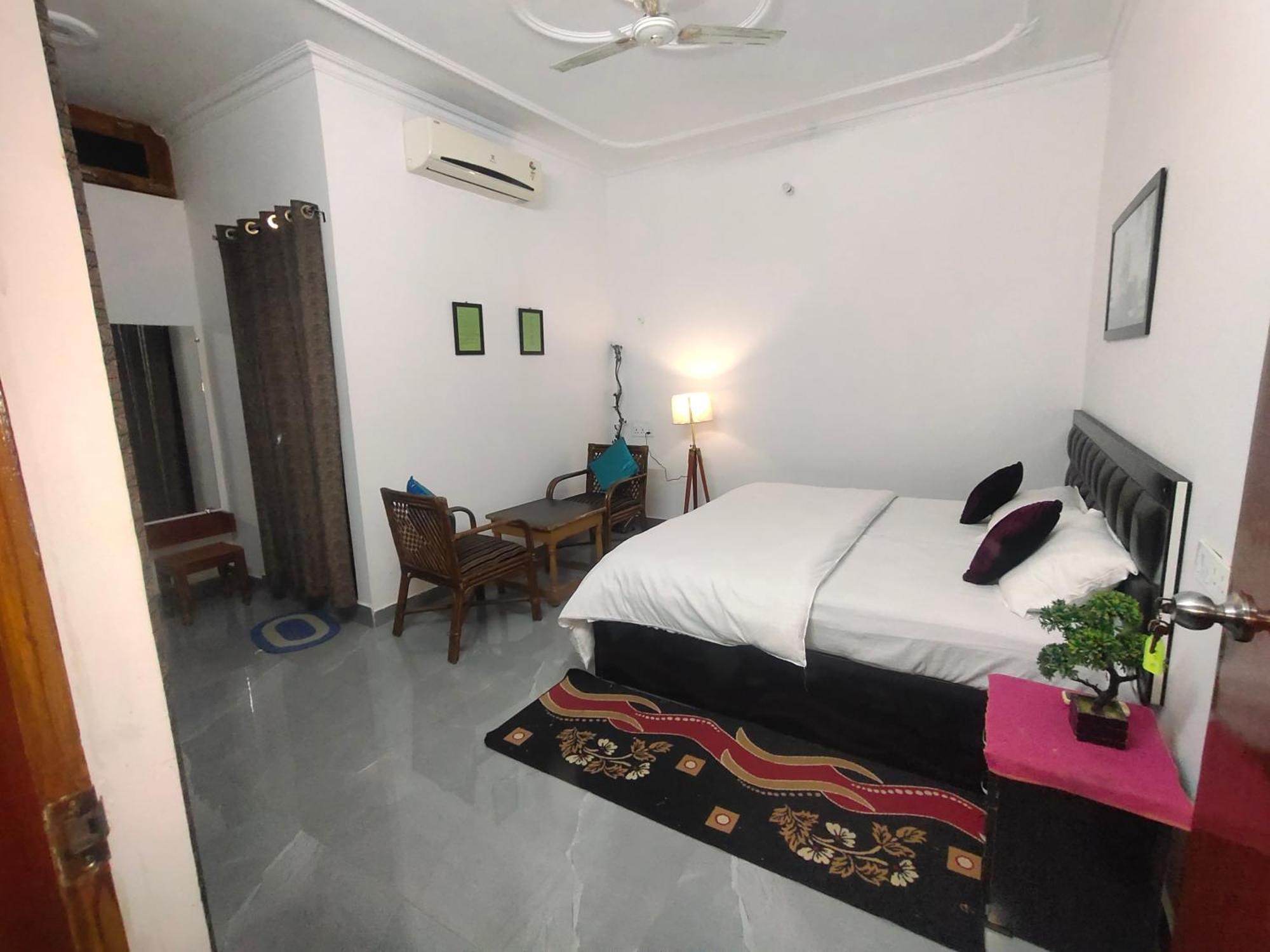 Khajuraho Glory Homestay Exterior foto