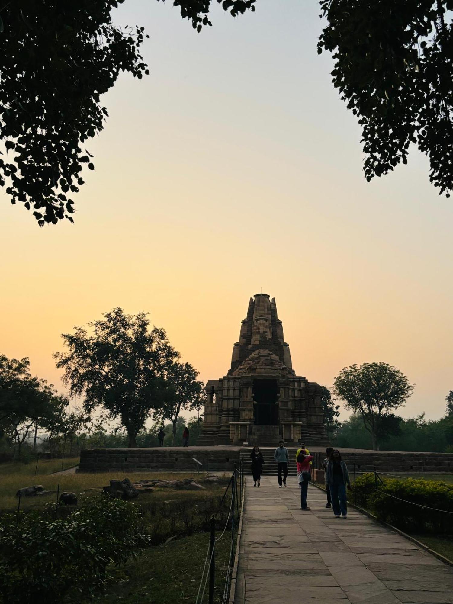 Khajuraho Glory Homestay Exterior foto